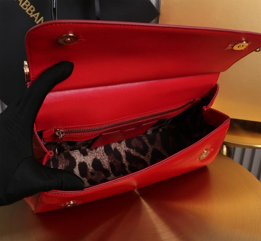 شنطة دولتشي اند غابانا Elongated Sicily handbag