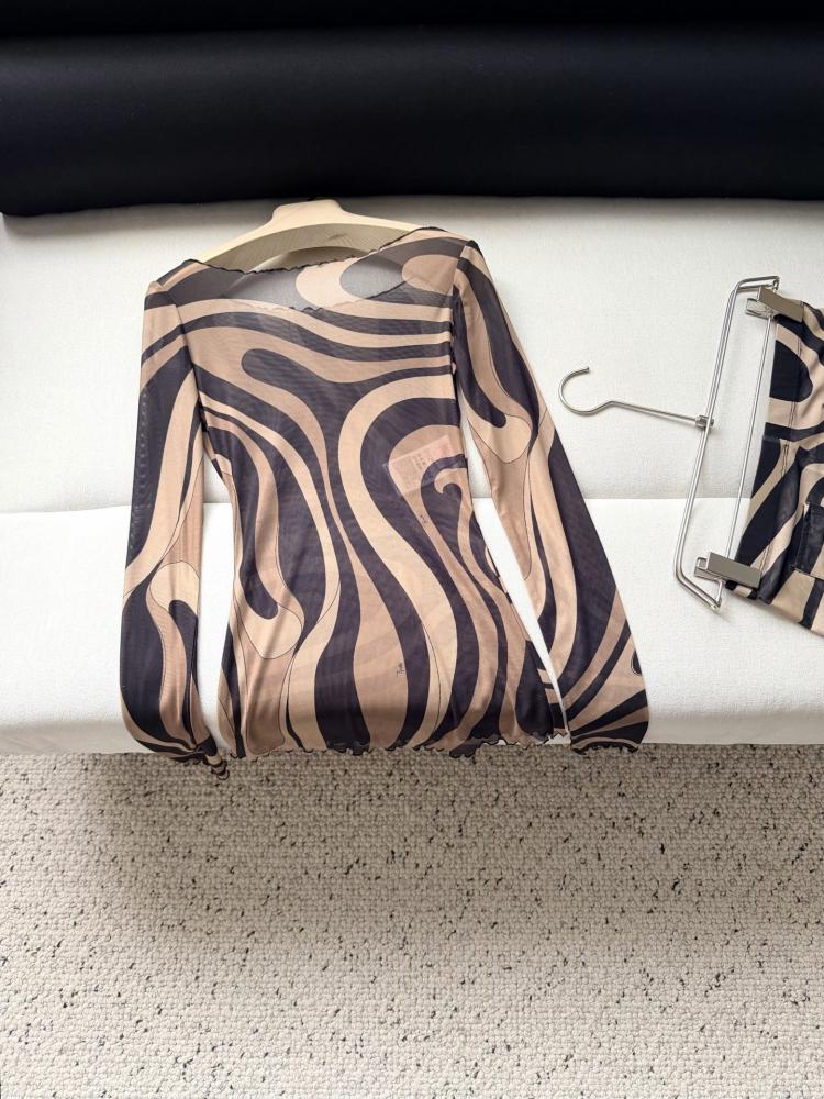 توب Pucci.