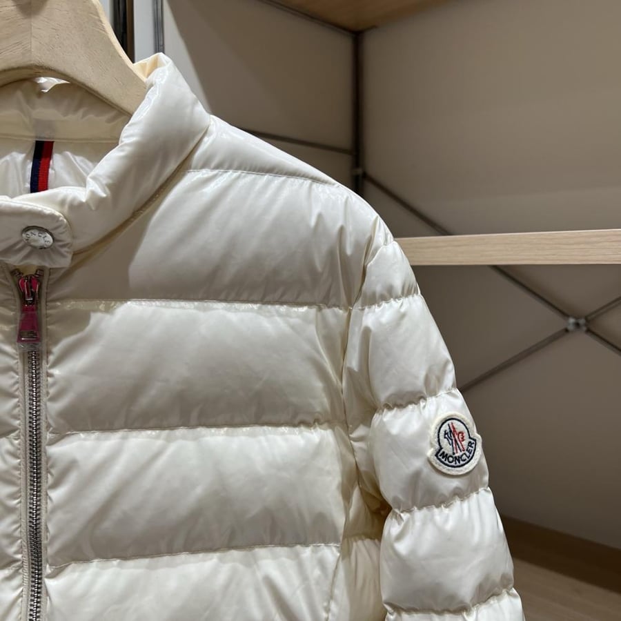 جاكيت Moncler