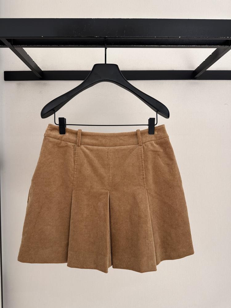 طقم Miu Miu