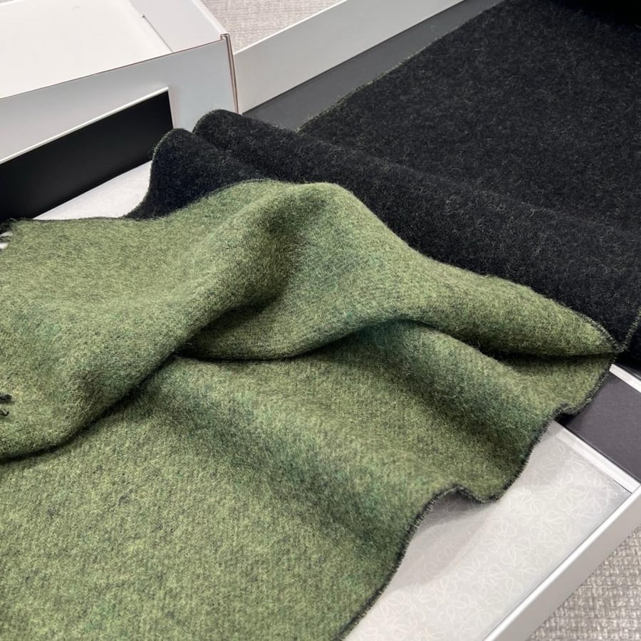 سكارف Loewe