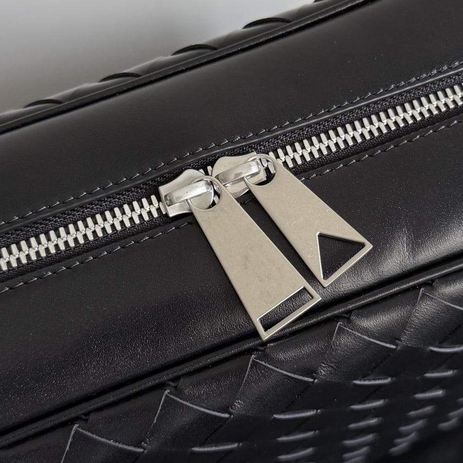 شنطة بوتيغا camera Bag Bottega