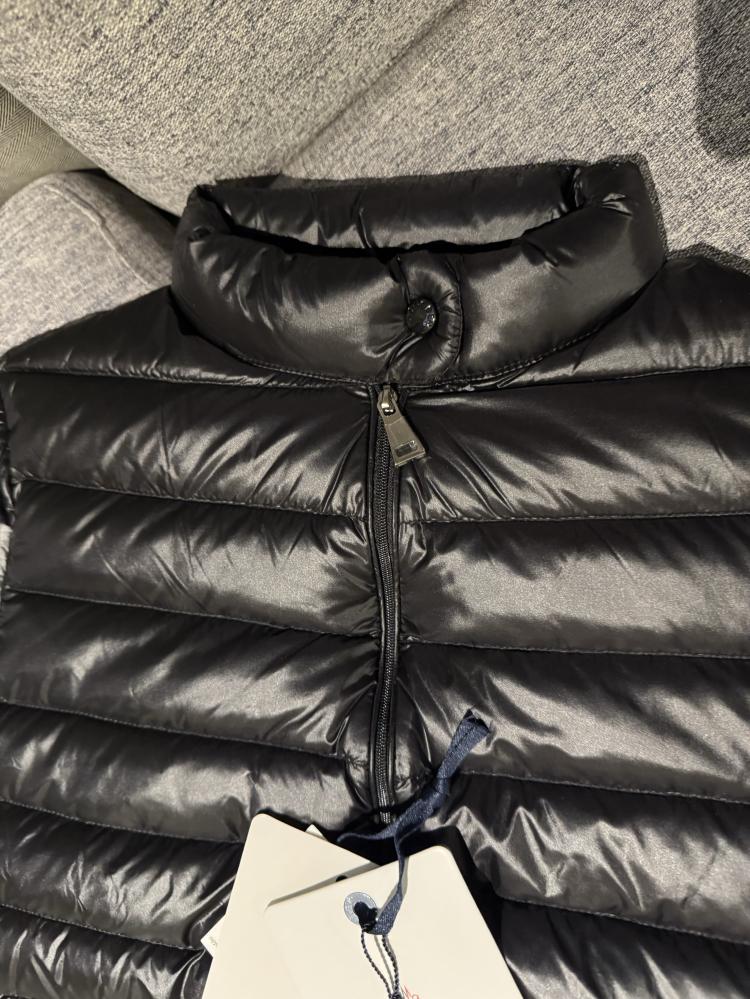 جاكيت Moncler