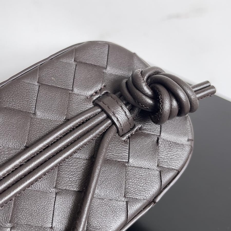 شنطة بوتيغا مقاس 18cm
