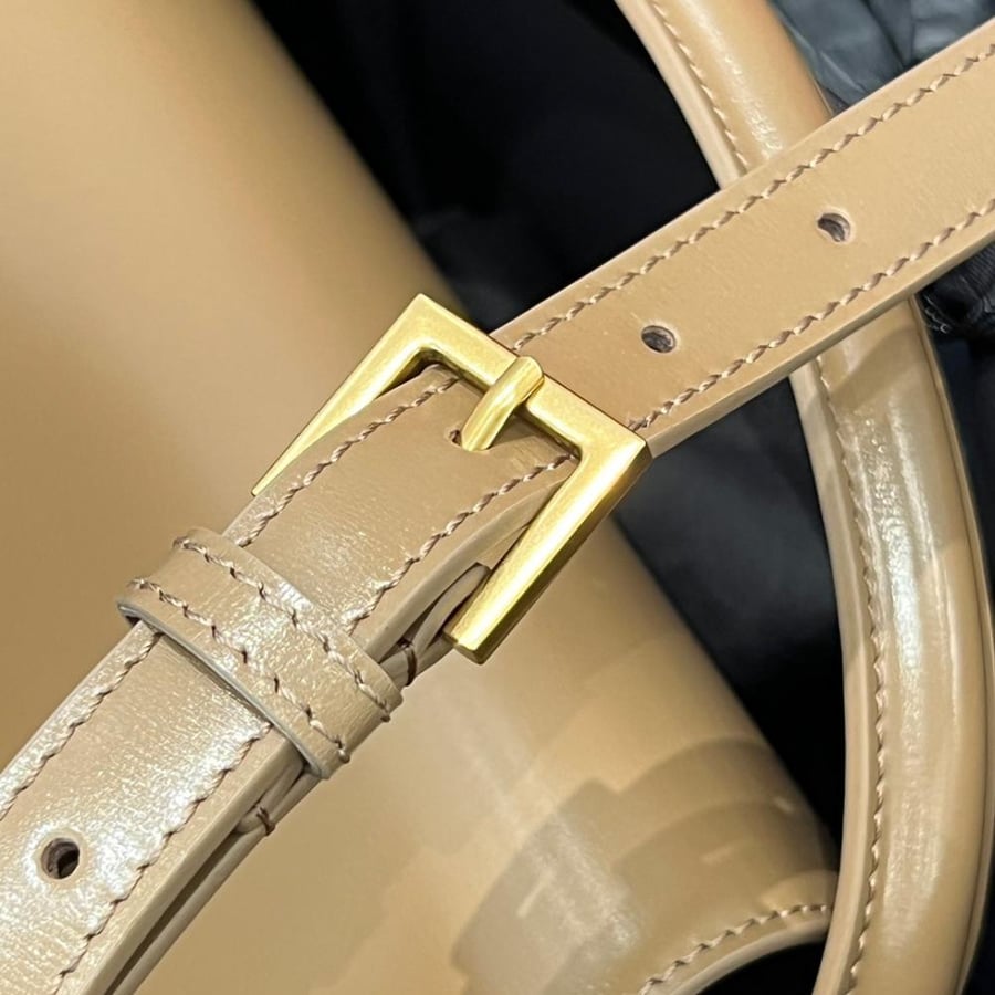 شنطة سان لوران Voltaire box Saint Laurent