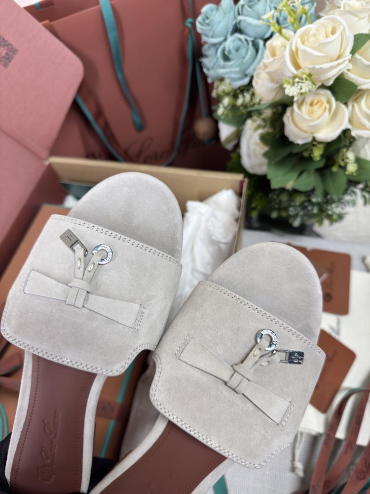سليبر فلات لورو بيانا Suede charms