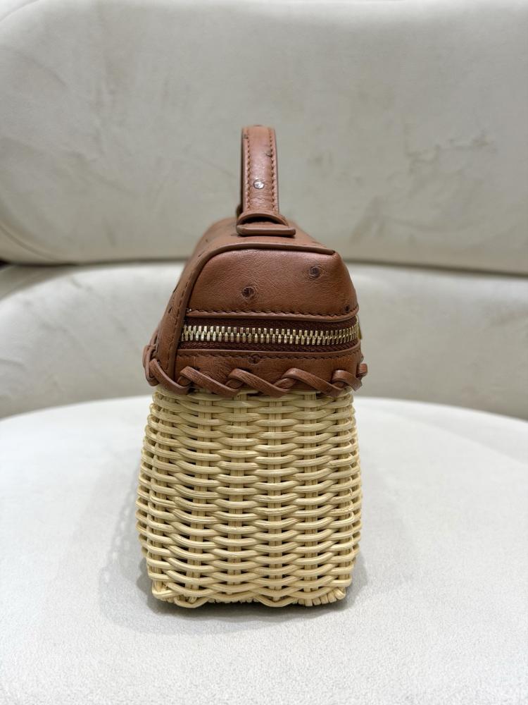 شنطة لورو بيانا Extra West Wicker Ostrich Lora piana مقاس 19 cm