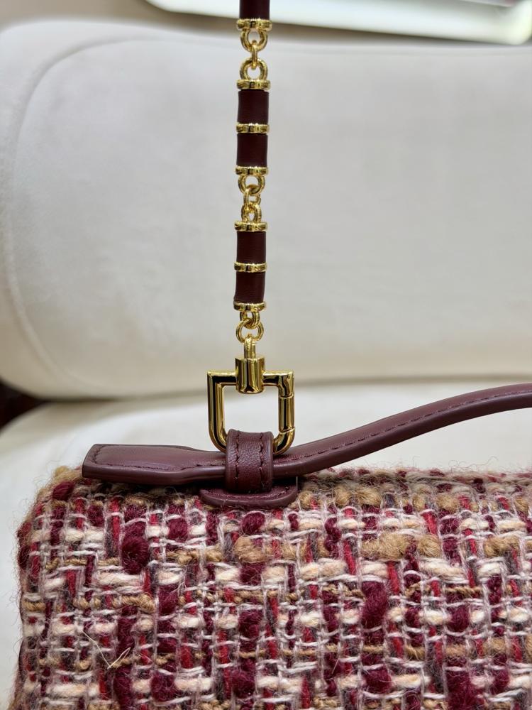 شنطة لورو بيانا Cowhide Lora piana مقاس 19 cm