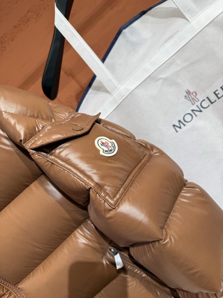 جاكيت Moncler