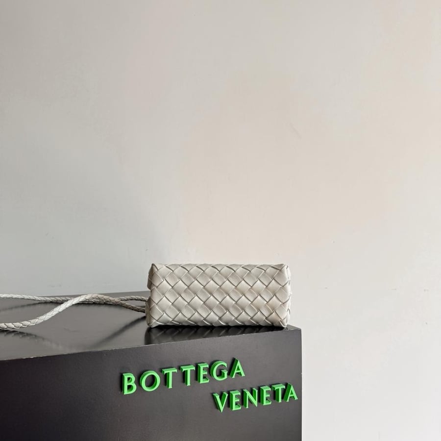 شنطة بوتيغا Mini Andiamo Bottega