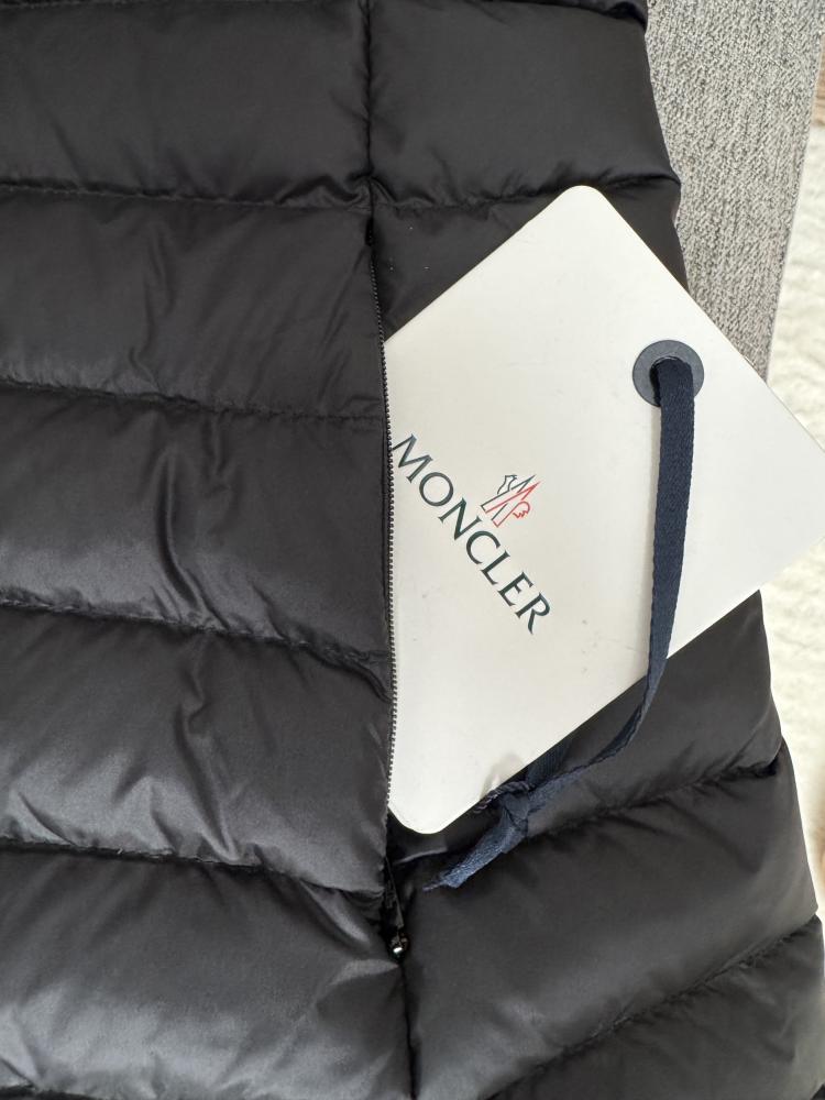 جاكيت Moncler
