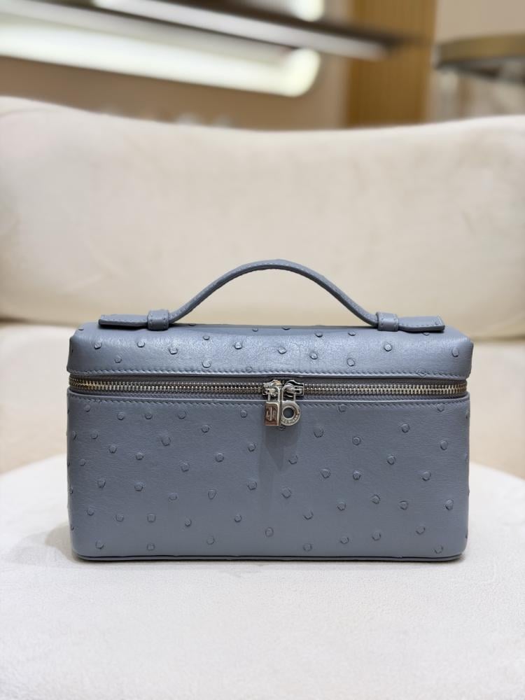 شنطة لورو بيانا Ostrich Leather مقاس 19 cm