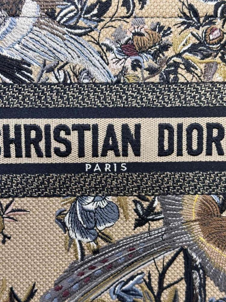 شنطة ديور Small Dior Book Tote مقاس 26.5cm