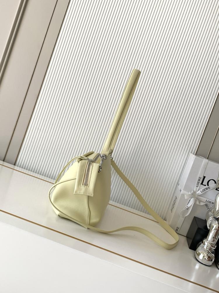 شنطة لويفي whisker Loewe