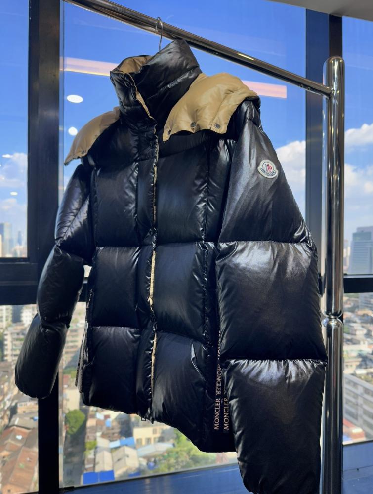 جاكيت Moncler