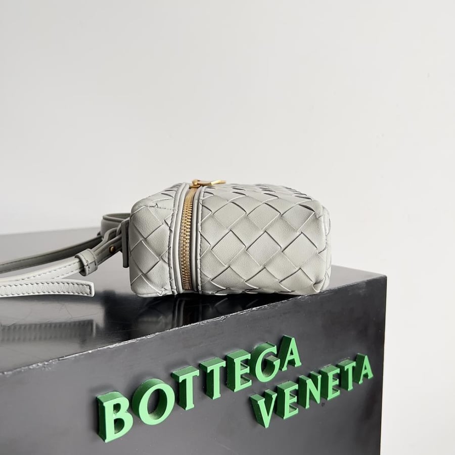 شنطة بوتيغا Bang Bang Vanity