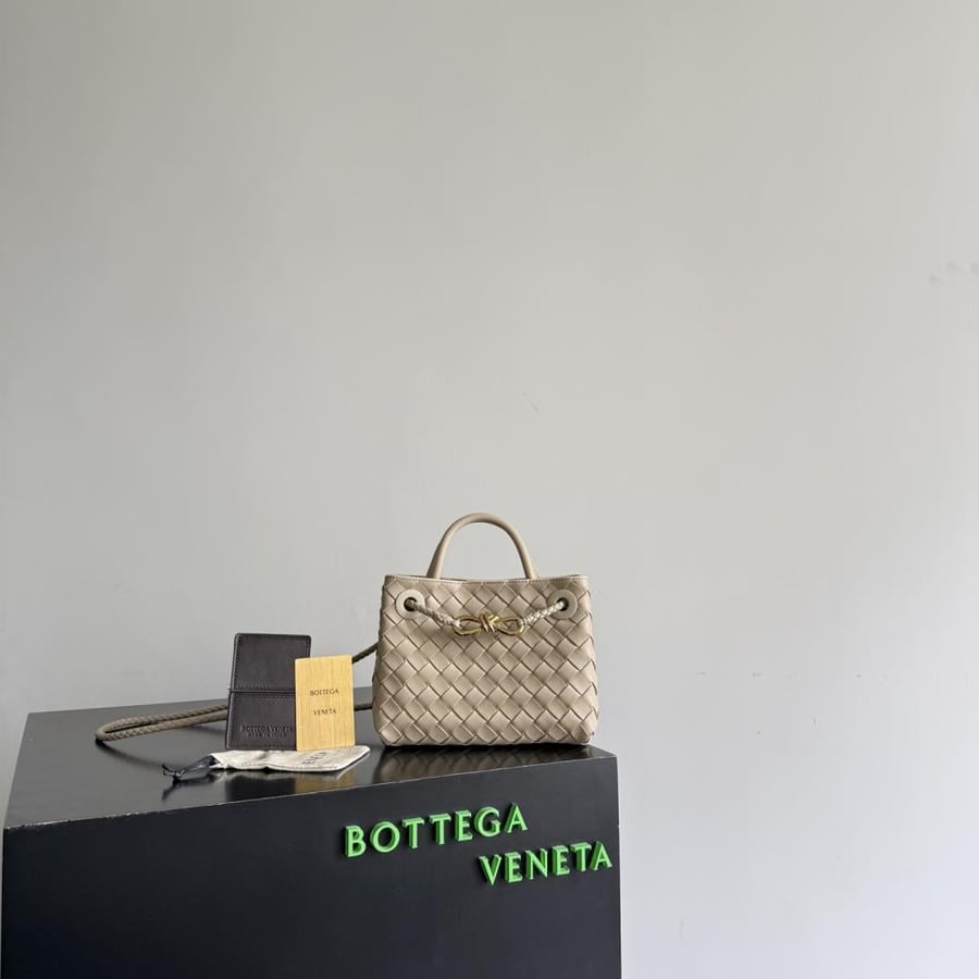شنطة بوتيغا Mini Andiamo Bottega