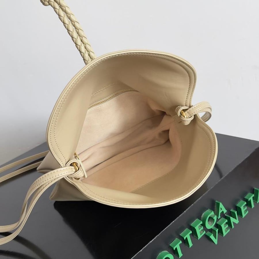 شنطة بوتيغا Winter Liberta مقاس 27cm