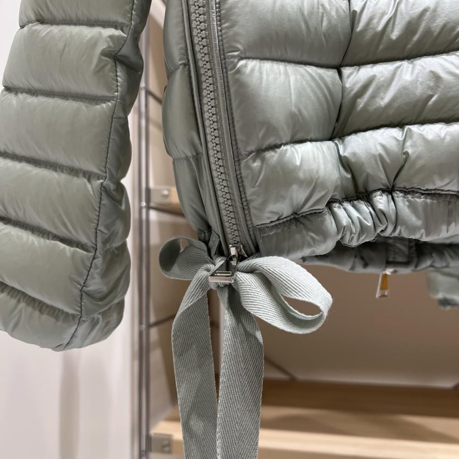 جاكيت Moncler