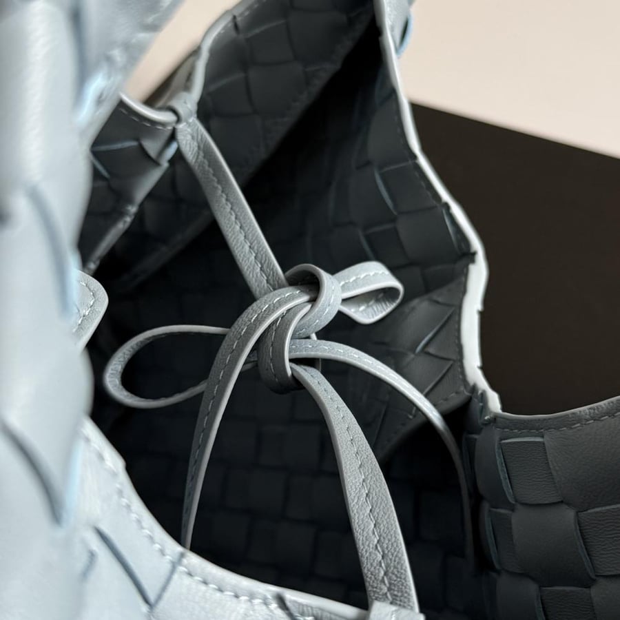 شنطة بوتيغا Small campana Bottega