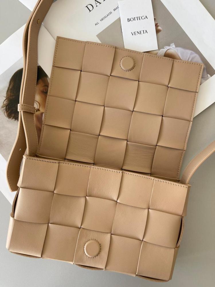 شنطة  بوتيغا Cassette مقاس 23cm