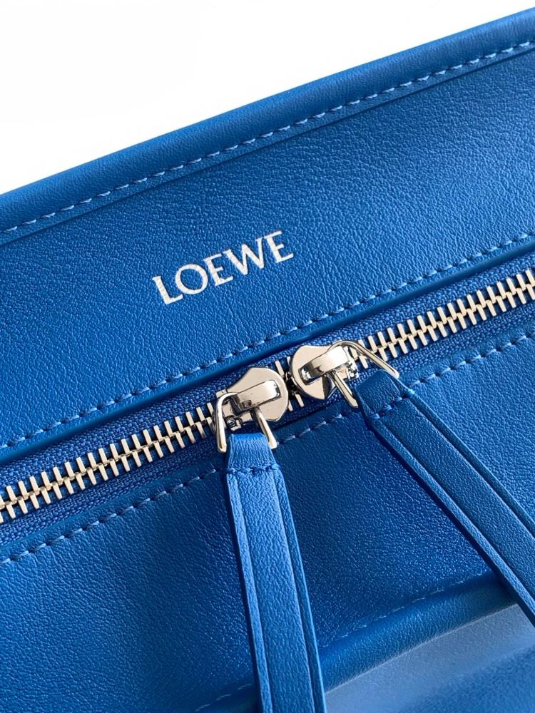 شنطة لويفي Amazona Loewe
