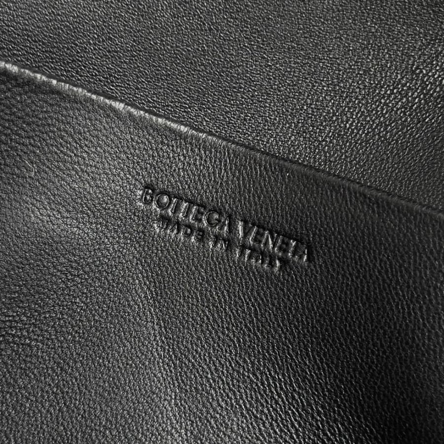 شنطة بوتيغا Bang Bang Vanity