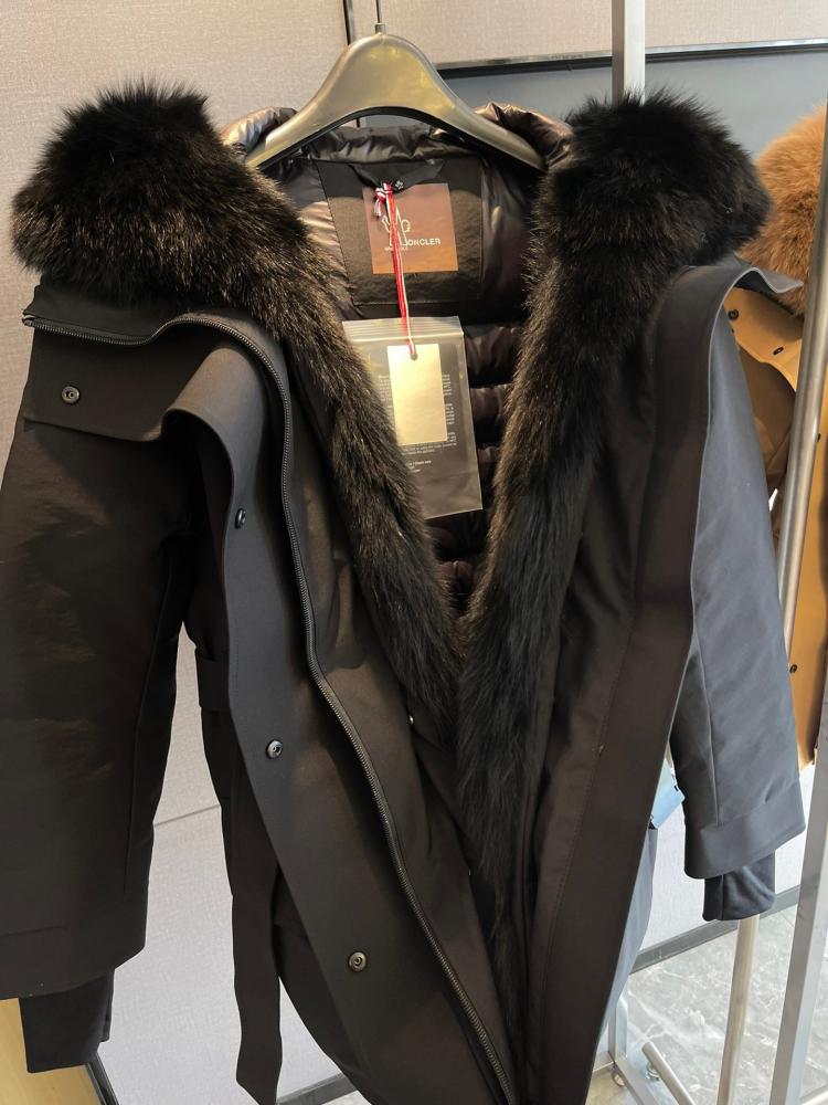 جاكيت Moncler
