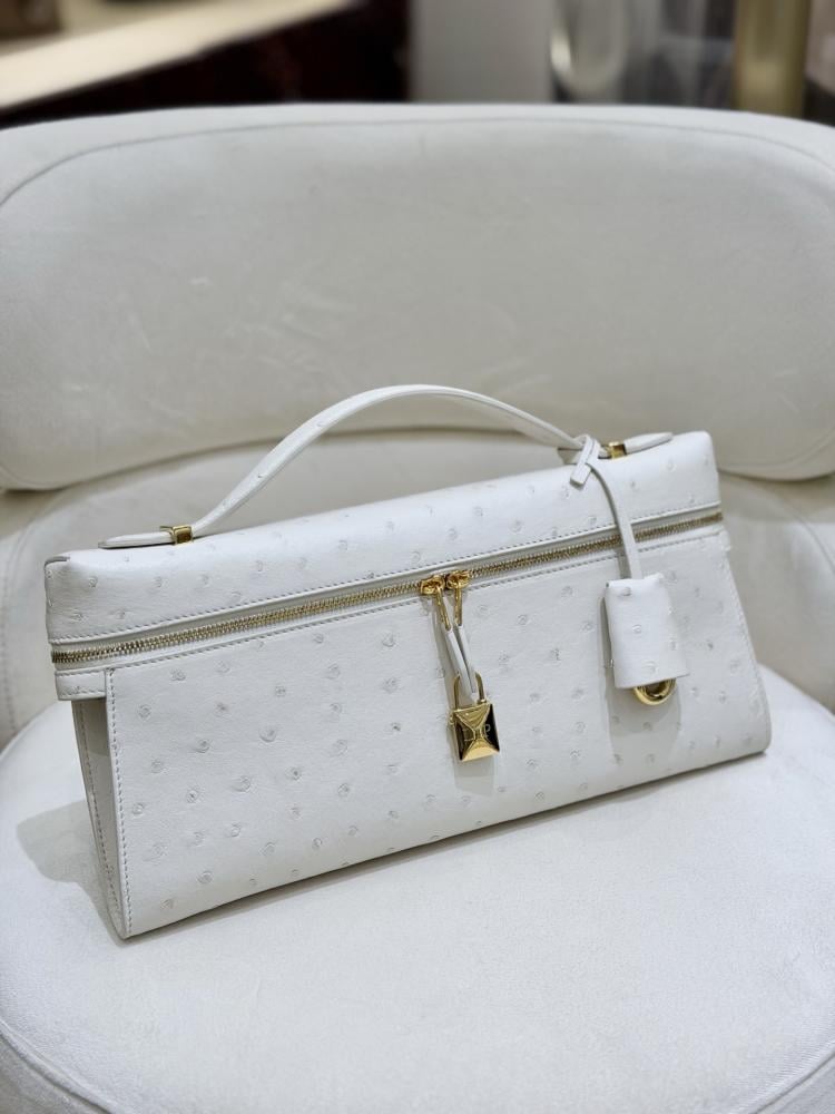 شنطة لورو بيانا Extra Clutch Ostrich Lora piana مقاس 29 cm