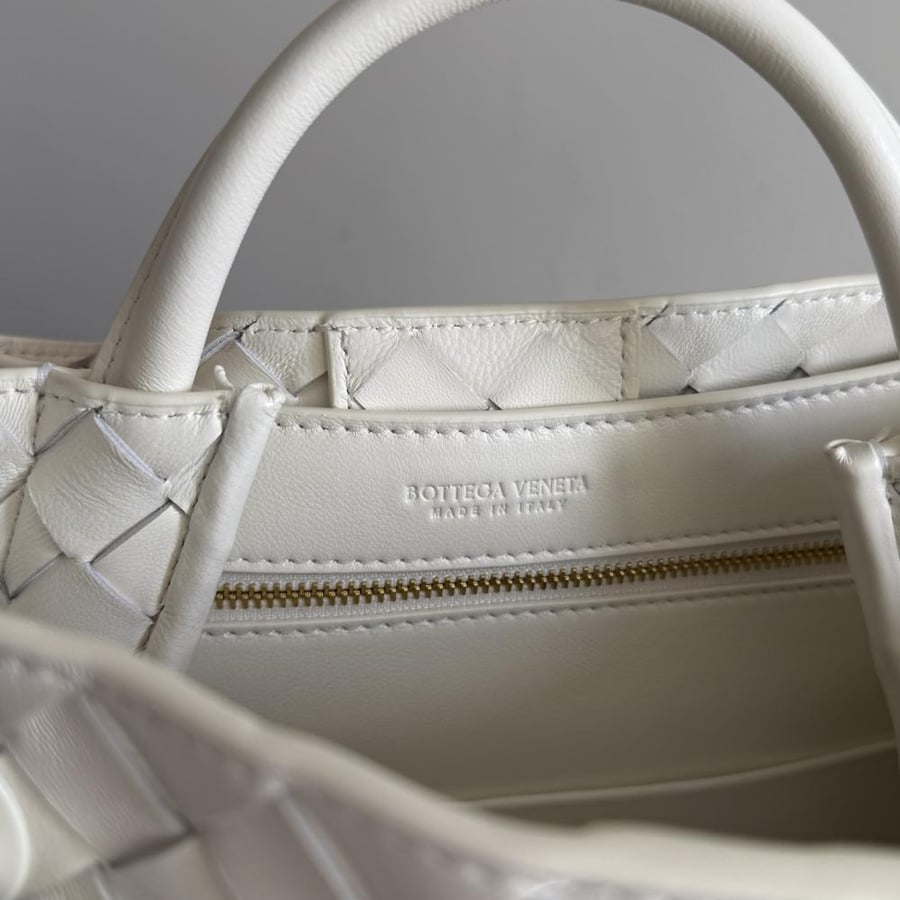 شنطة بوتيغا Small Andiamo Bottega