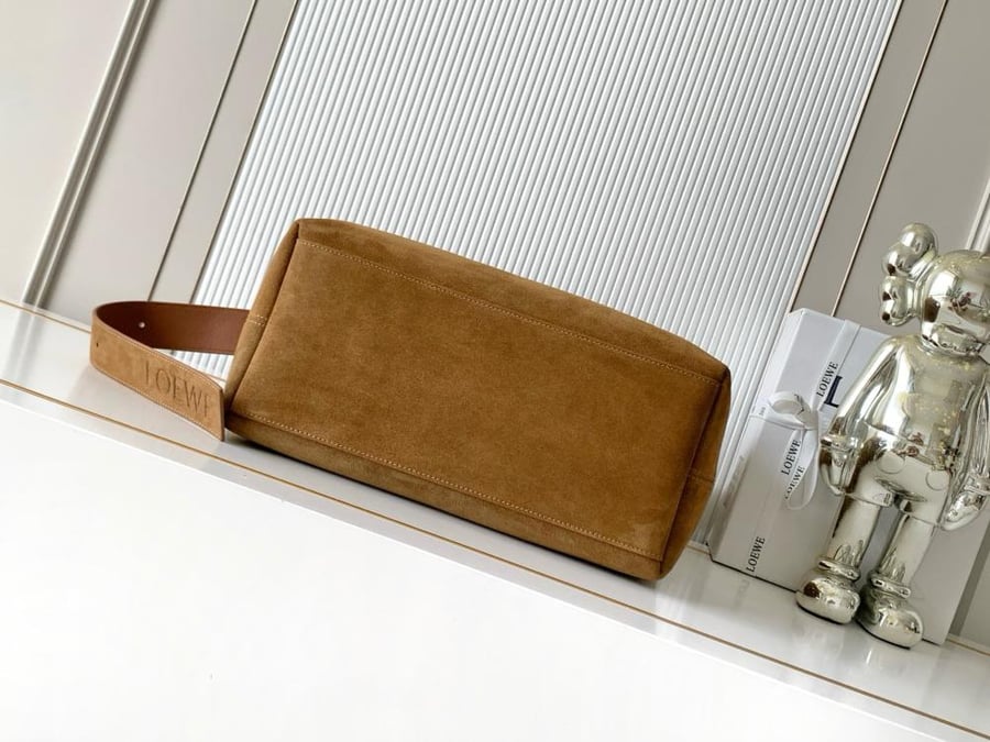 شنطة لويفي Loop hobo Loewe