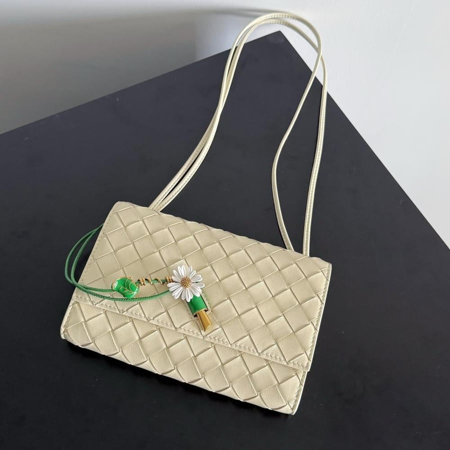 شنطة بوتيغا Andiamo pouch on strap Bottega