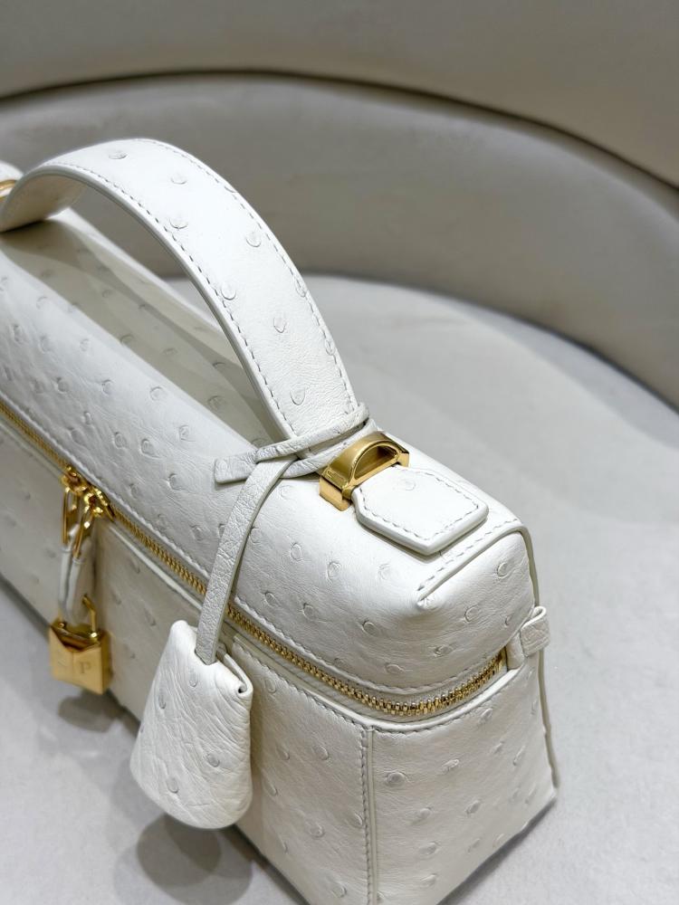 شنطة لورو بيانا Extra Poket Ostrich Lora piana مقاس 23 cm