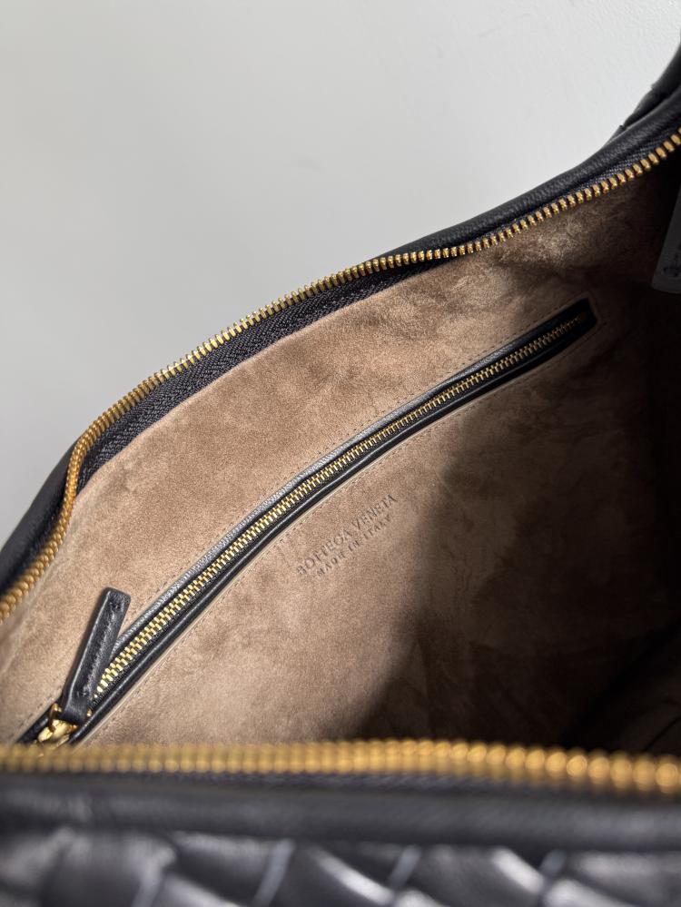 شنطة بوتيغا Medium Bottega