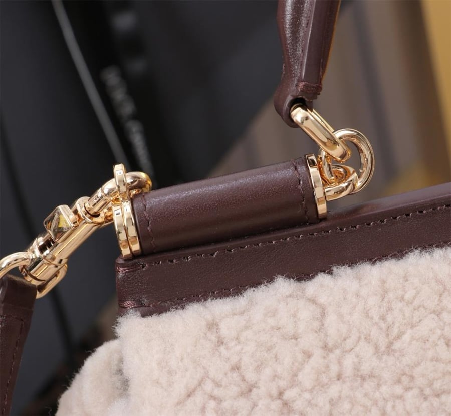 . شنطة دولتشي اند غابانا Medium Sicily handbag