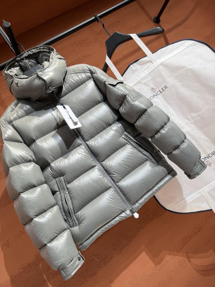 جاكيت Moncler