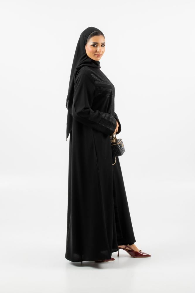 عباية سُمو – كريب خفيف بشغل هاري على الأمام والأكمام