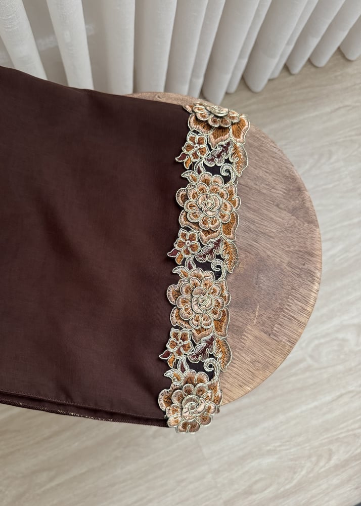 عبق – بني