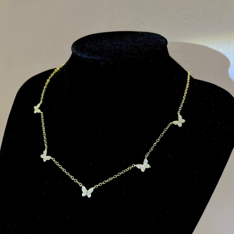 سلسال Golden Butterflies