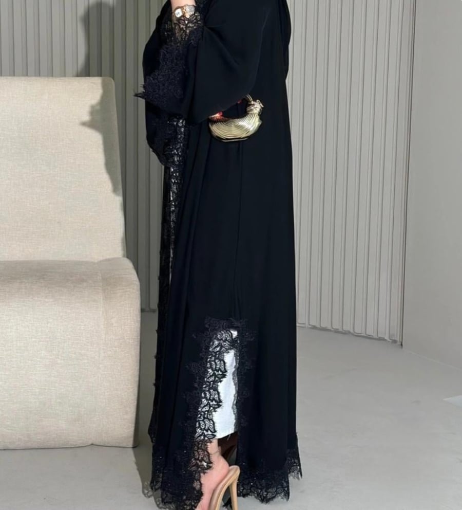 عباية ايه لاين مع تفاصيل دانتيل فرنسي