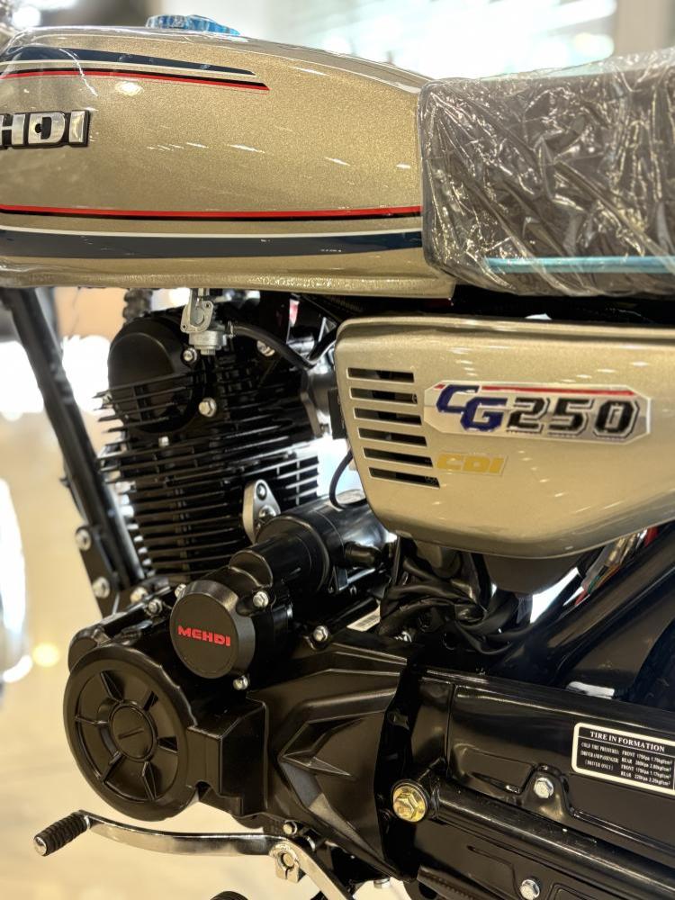 دراجة دباب مهدي 250CC سبورت لون رمادي motorcycle *{دراجة (مهدي) إطرام ( سبورت) }* بطاقة جمركية( لاجل استخراج اللوحة) *المواصفات*: ١ - حجم مكينة ٢٥٠ CC الدراجة حاصلة على شهادة المطابقة الخليجية GSO