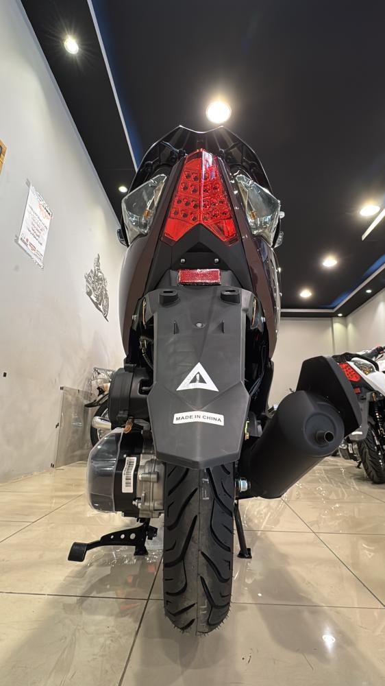 دراجة دباب مهدي ار سكس اللون عنابي 150CC- R6 motorcycle *{دراجة ( مهدي) R6 }* بطاقة جمركية(لأجل استخراج اللوحة)  *المواصفات * ١- حجم مكينة ١٥٠  الدراجة حاصلة على شهادة المطابقة الخليجية GSO