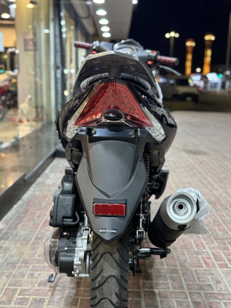 دراجة دباب مهدي R8 150 cc لون ازرق motorcycle *{دراجة ( مهدي ) R8}* بطاقة جمركية جديد (لاستخراج اللوحة) المواصفات ١- حجم مكينة 150 الدراجة حاصلة على شهادة المطابقة الخليجية GCO ٢- مدخل USB لأجل شحن الجوال ألخ ،،، ٣- نظام ٤ ستروكر (تغيز الزيت)