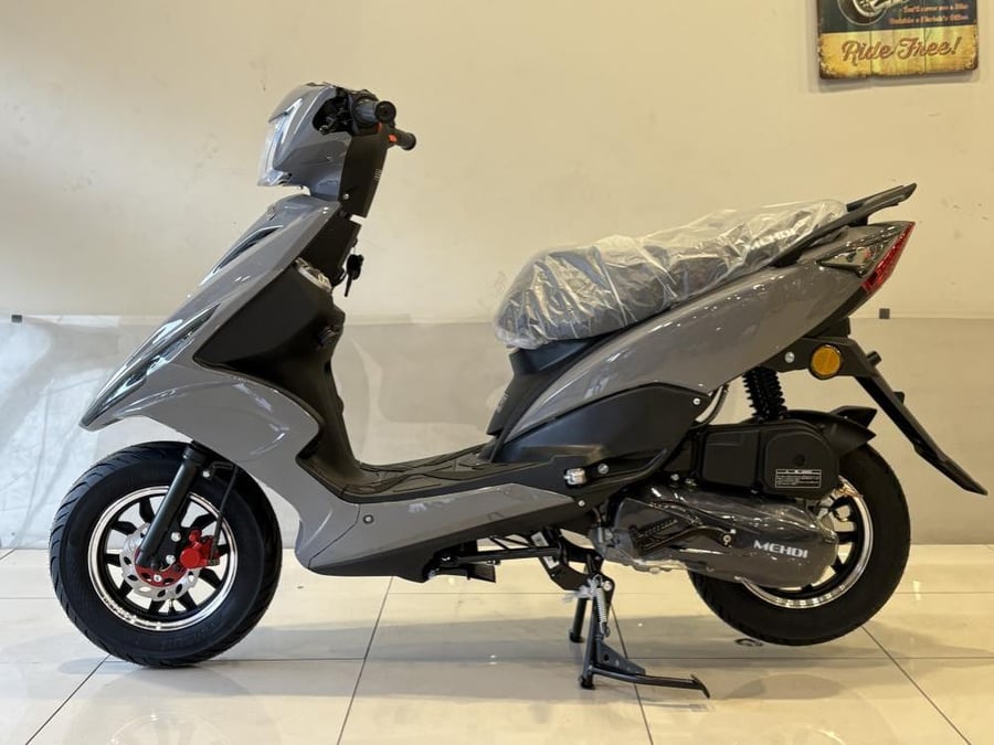 دراجة دباب مهدي ار سكس اللون رمادي 150CC- R6 motorcycle *{دراجة ( مهدي) R6 }* بطاقة جمركية(لأجل استخراج اللوحة) *المواصفات * ١- حجم مكينة ١٥٠ الدراجة حاصلة على شهادة المطابقة الخليجية GSO