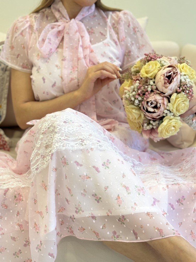 Pink floral dress with a neck ruffle and French embroidery