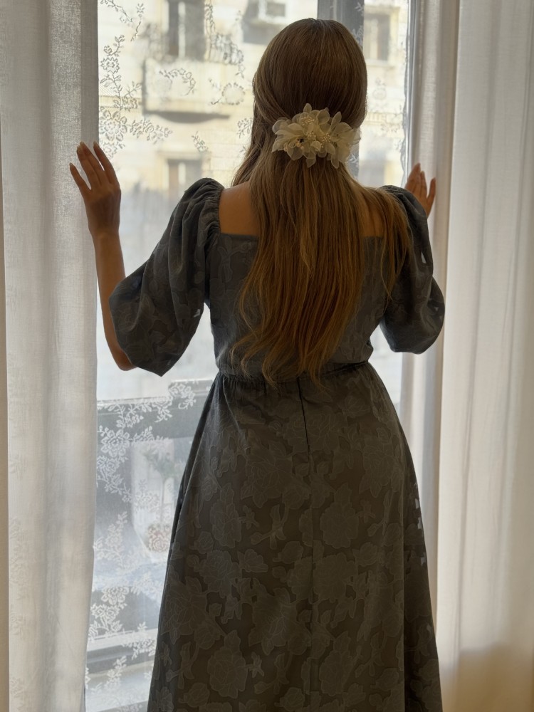Gray color dress chiffon fabric patterned and puffed sleeves