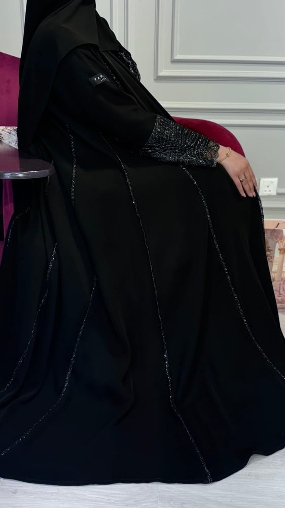 عباية سهم قماش ملكي نص كلوش بتل وترتر