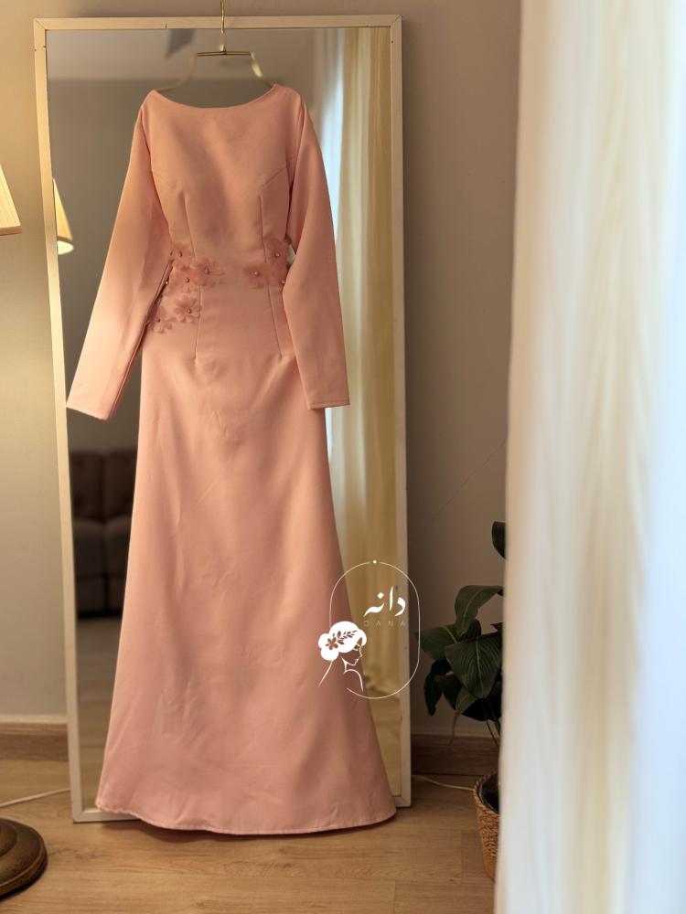 فستان ناعم مخصر ورود بالخصر