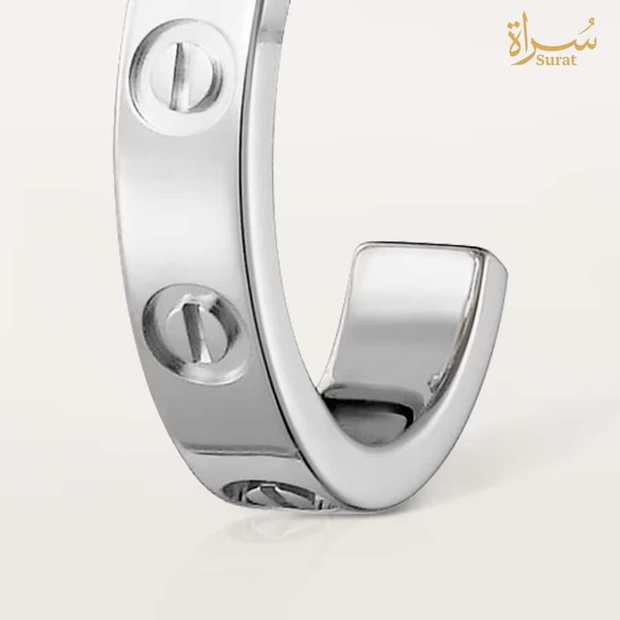 أبيض