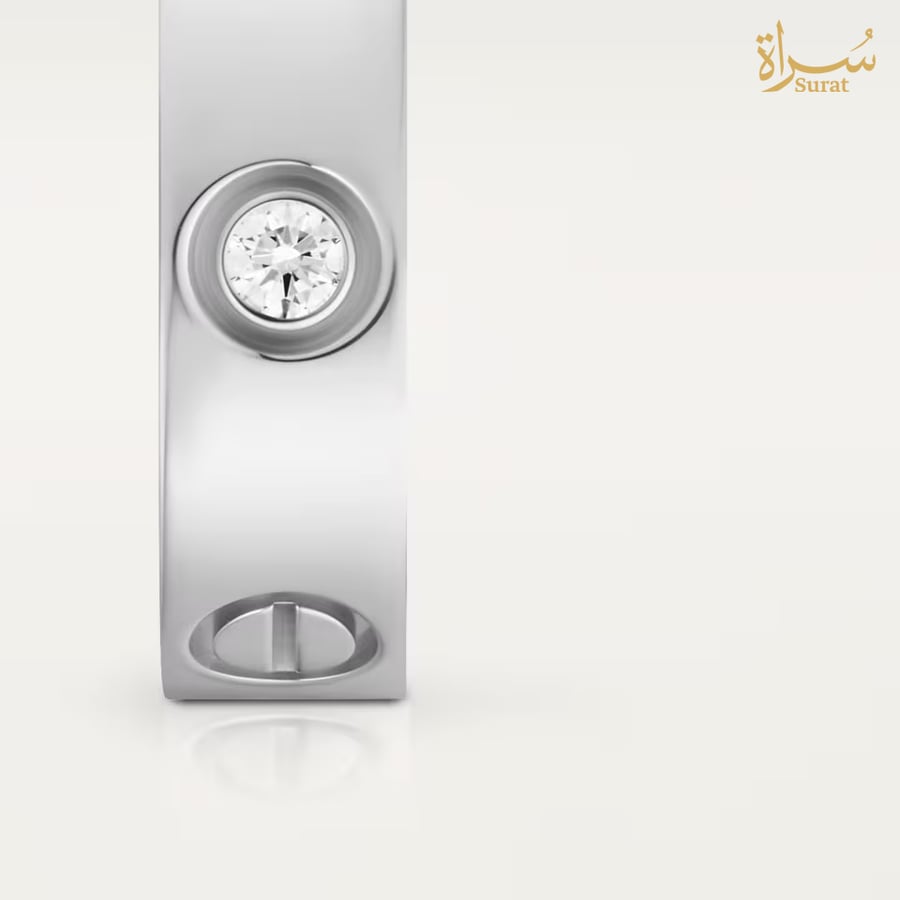 أبيض
